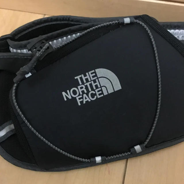 THE NORTH FACE(ザノースフェイス)の★美品★ ノースフェイス ランニングドリンクポーチ ブラック L スポーツ/アウトドアのランニング(その他)の商品写真