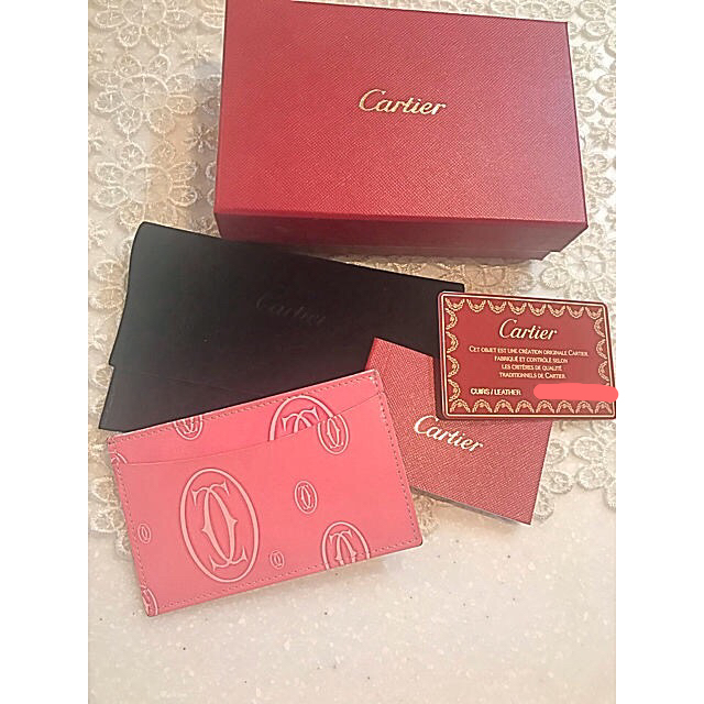 Cartier(カルティエ)のmomoko様 専用/美品Cartierパスケース♥︎ハッピーバースデー ピンク レディースのファッション小物(名刺入れ/定期入れ)の商品写真