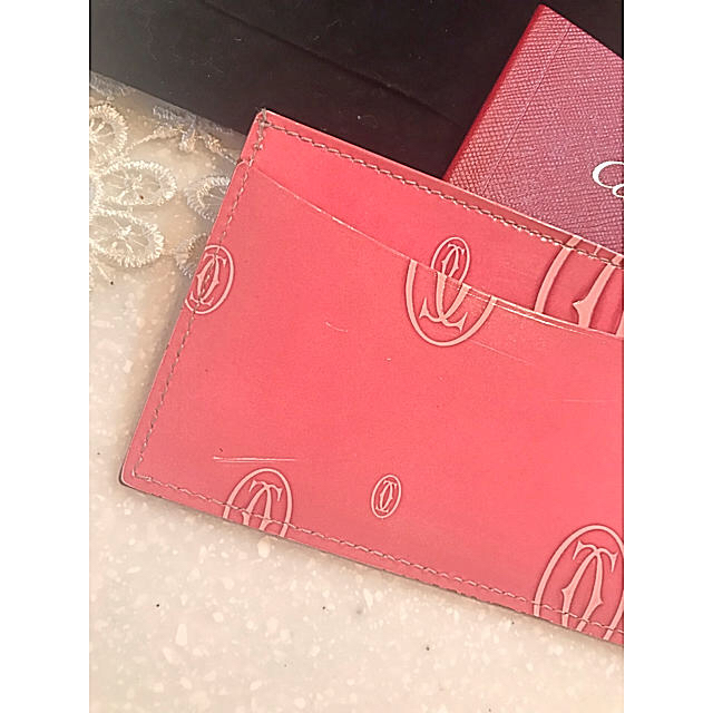 Cartier(カルティエ)のmomoko様 専用/美品Cartierパスケース♥︎ハッピーバースデー ピンク レディースのファッション小物(名刺入れ/定期入れ)の商品写真