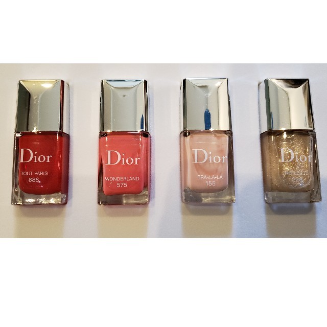 Dior(ディオール)のDior ネイルセット　ディオールヴェルニ　箱つき コスメ/美容のネイル(マニキュア)の商品写真