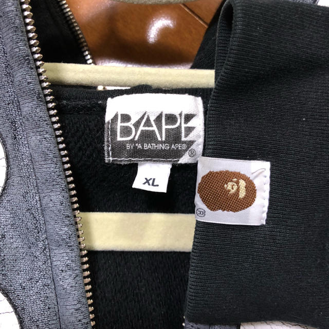 A BATHING APE(アベイシングエイプ)の希少！ A BATHING APE×kaws ア ベイシング エイプ×カウズ  メンズのトップス(パーカー)の商品写真