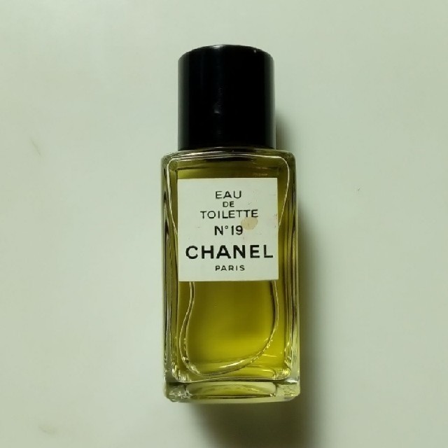 新品未開封　CHANEL シャネル　N°19 オードトワレ　香水　100ml ②