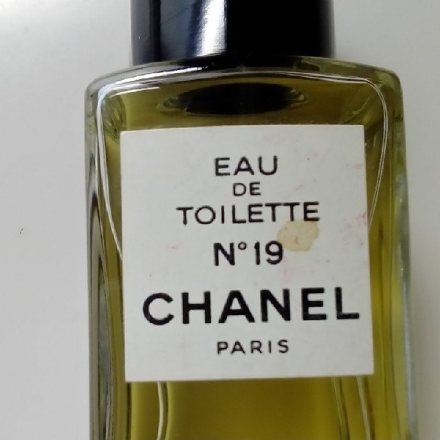 新品未開封　CHANEL シャネル　N°19 オードトワレ　香水　100ml ②