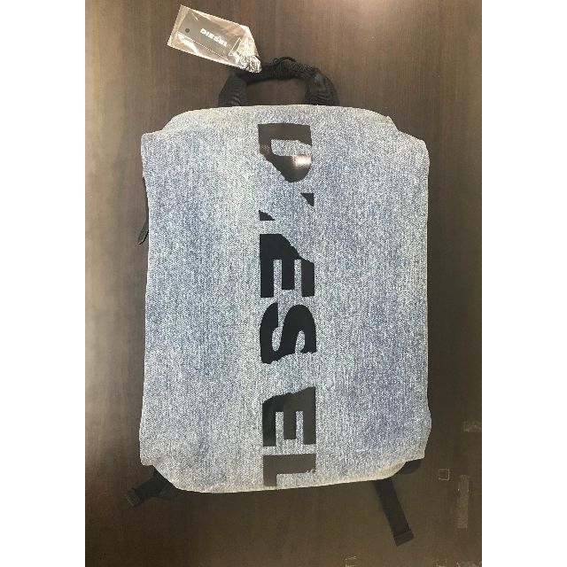 DIESEL(ディーゼル)の【新品】ディーゼル バックパック スラッシュ ロゴ デニム メンズのバッグ(バッグパック/リュック)の商品写真