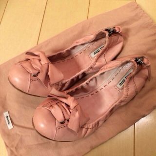 ミュウミュウ(miumiu)のmiumiu リボンフラットシューズ(ハイヒール/パンプス)