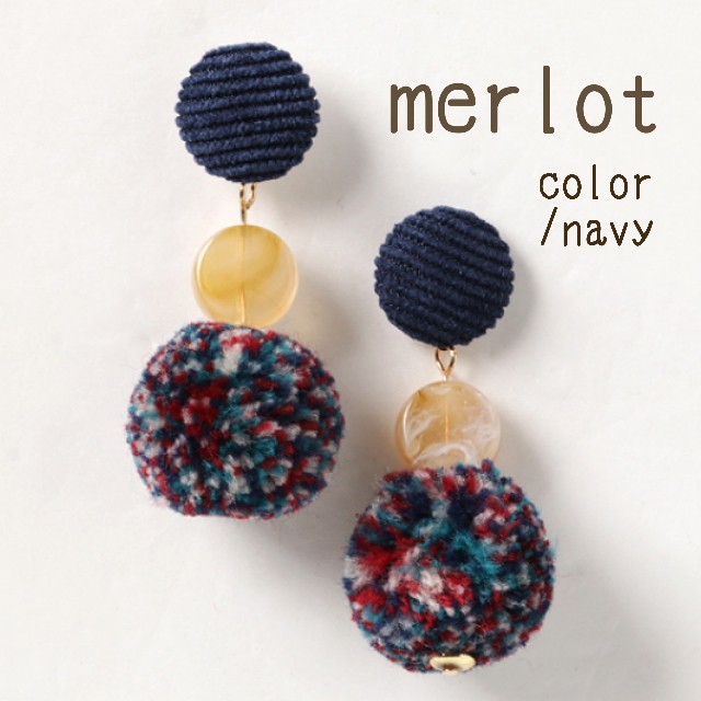 merlot(メルロー)の秋冬ピアス＊merlot ボンボンピアス ネイビー レディースのアクセサリー(ピアス)の商品写真