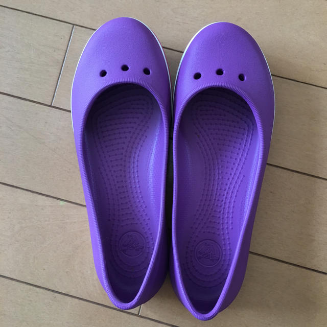 crocs(クロックス)のcrocs フラットシューズ レディースの靴/シューズ(その他)の商品写真