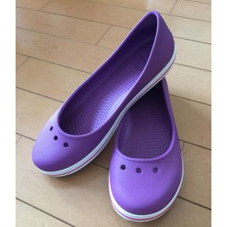 クロックス(crocs)のcrocs フラットシューズ(その他)