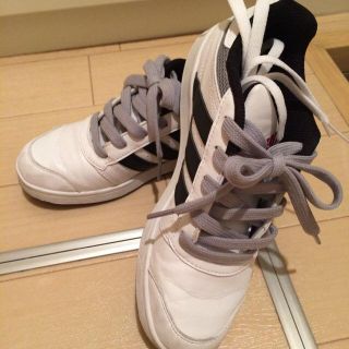 アディダス(adidas)のadidas スニーカー(スニーカー)