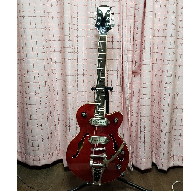 Epiphone(エピフォン)の〔交渉中〕Epiphone WILD KAT WR〔セミアコ〕 楽器のギター(エレキギター)の商品写真