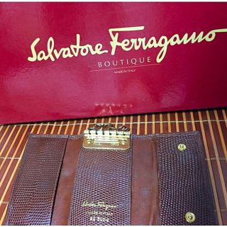 サルヴァトーレフェラガモ(Salvatore Ferragamo)のイタリー製 Ferragamo VARA リザード型押しレザーキーケース(キーケース)