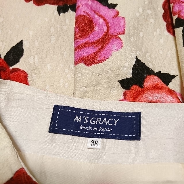 M'S GRACY(エムズグレイシー)のエムズグレイシー ひざ丈ふんわり バラ柄🌹スカート 38 レディースのスカート(ひざ丈スカート)の商品写真