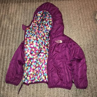 ザノースフェイス(THE NORTH FACE)のノースフェイス 2T 90 リバーシブルダウンジャケット キッズ ベビー花柄(ジャケット/上着)