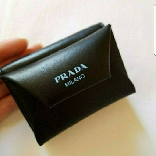 PRADA日本未発売ミニウォレット