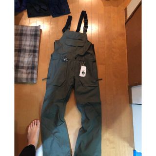 ボルコム(volcom)のVOLCOM ROAN BIB OVERALLビブパンツ 18-19model(ウエア/装備)