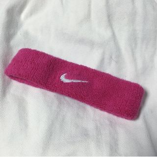 ナイキ(NIKE)のNIKE ヘアバンド vivid pink(ヘアバンド)