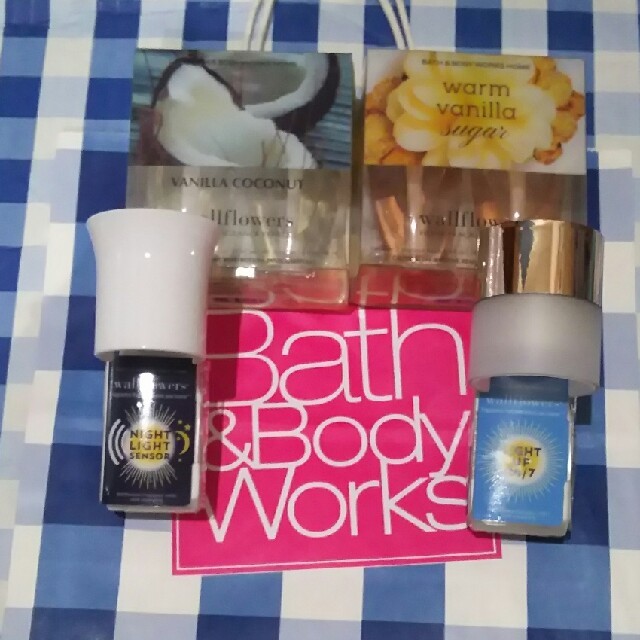 Bath & Body Works(バスアンドボディーワークス)のふく様専用 バスアンドボディワークス リフィル コスメ/美容のリラクゼーション(アロマポット/アロマランプ/芳香器)の商品写真