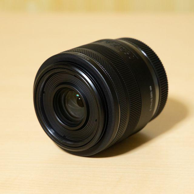 Canon(キヤノン)の【美品・送料無料】RF35mm F1.8 MACRO IS STM スマホ/家電/カメラのカメラ(レンズ(単焦点))の商品写真