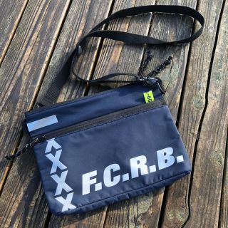 エフシーアールビー(F.C.R.B.)の超美品★★F.C.R.B Bristol ネイビー サコッシュ(ショルダーバッグ)