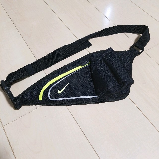 NIKE(ナイキ)のナイキ　ミニ　ショルダーバッグ　ユニセックス　斜めがけ メンズのバッグ(ショルダーバッグ)の商品写真