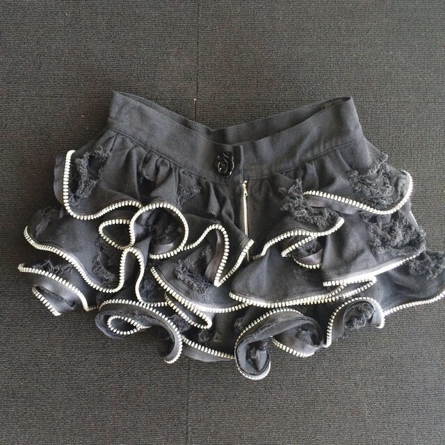 tutuHA(チュチュア)のGLAVIL初期zipダメージスカート レディースのスカート(ミニスカート)の商品写真