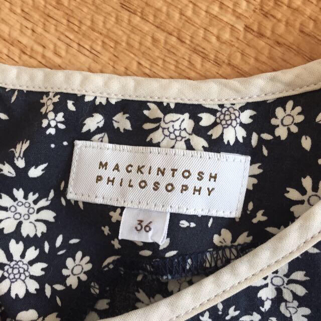 MACKINTOSH PHILOSOPHY(マッキントッシュフィロソフィー)のマッキントッシュ 花柄トップス レディースのトップス(シャツ/ブラウス(半袖/袖なし))の商品写真