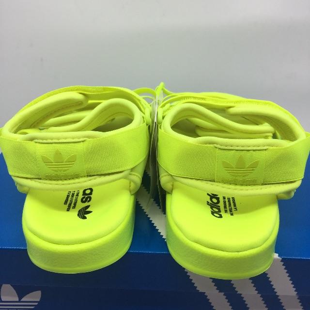 adidas(アディダス)の新品 23.5cm アディダス アディレッタ サンダル イエロー レディースの靴/シューズ(サンダル)の商品写真