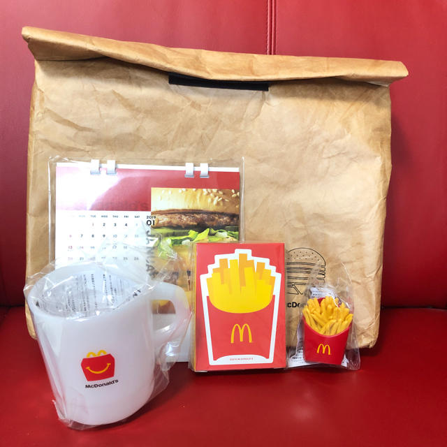 マクドナルド 2019 福袋 エンタメ/ホビーのコレクション(ノベルティグッズ)の商品写真