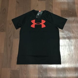 アンダーアーマー(UNDER ARMOUR)の40％オフ アンダーアーマー Tシャツ YLG 150 ブラック レッド ユース(Tシャツ/カットソー)