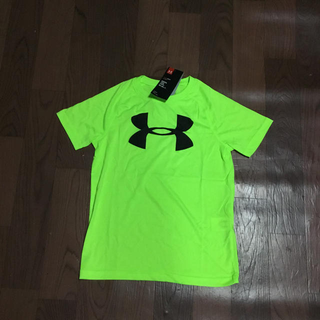 UNDER ARMOUR(アンダーアーマー)の40％オフ アンダーアーマー Tシャツ YMD 140 グリーン ブラック 子供 キッズ/ベビー/マタニティのキッズ服女の子用(90cm~)(Tシャツ/カットソー)の商品写真