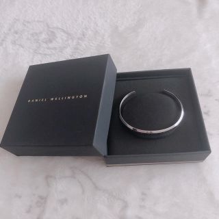 ダニエルウェリントン(Daniel Wellington)のdw バングル カフ(ブレスレット/バングル)