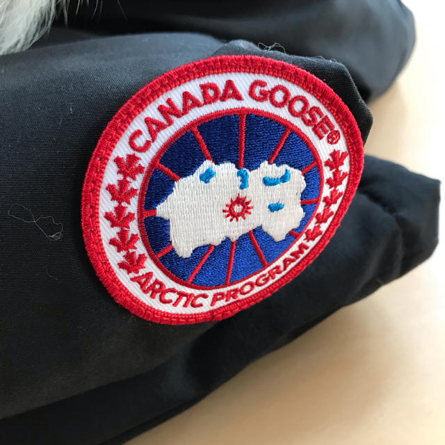 CANADA GOOSE(カナダグース)の【希少】カナダグース★マッケンジー ★ネイビー★Ｌサイズ★新品未使用 レディースのジャケット/アウター(ダウンジャケット)の商品写真