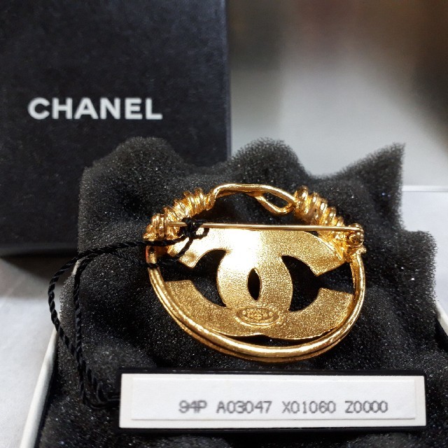 CHANEL(シャネル)の美品 CHANEL ブローチ レディースのアクセサリー(ブローチ/コサージュ)の商品写真