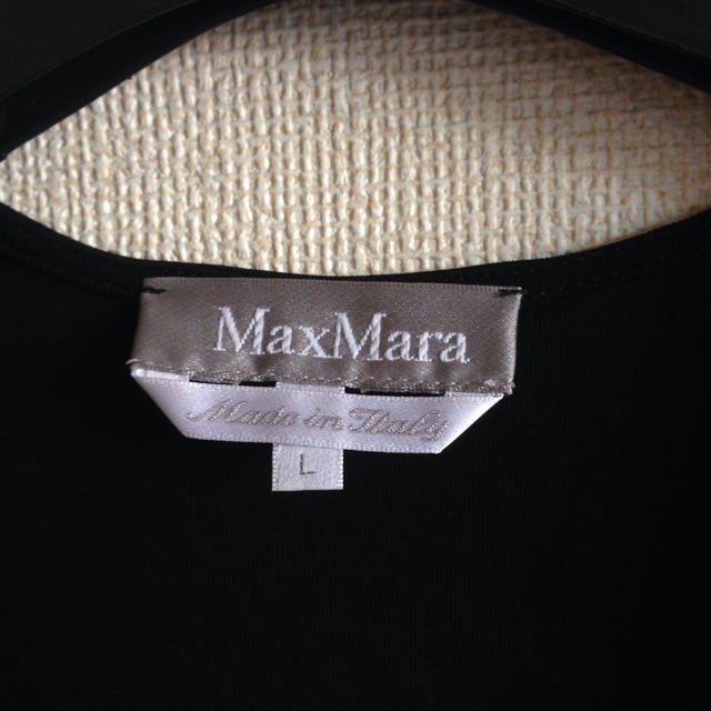 Max Mara(マックスマーラ)の黒いノースリーブのカシュクール レディースのトップス(Tシャツ(半袖/袖なし))の商品写真