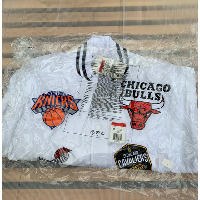 Supreme(シュプリーム)のsupreme NBA NIKE L白 vetements  バレンシアガ メンズのジャケット/アウター(スタジャン)の商品写真