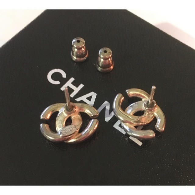 CHANEL シャネル シンプル ココマーク ピアス 白(ホワイト) AB0434