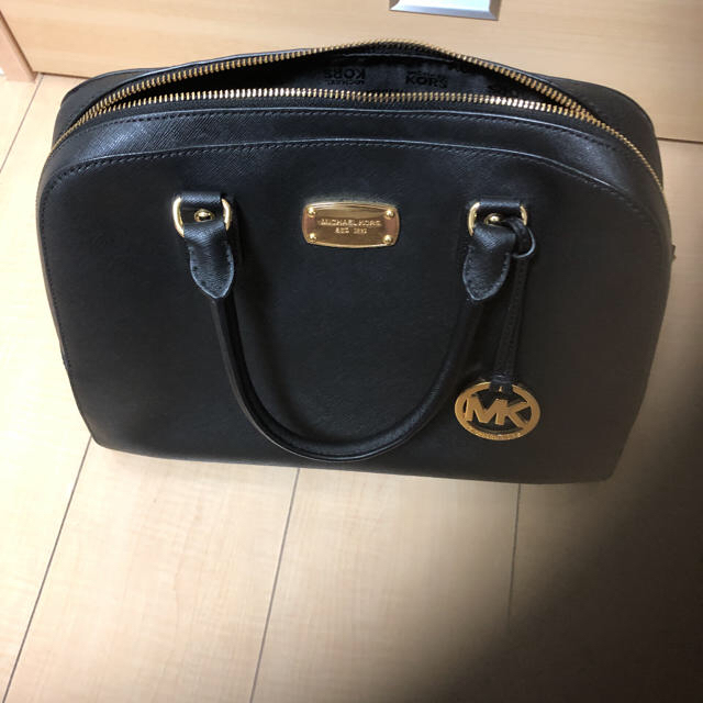 Michael Kors(マイケルコース)の横32  縦26  マチ15  黒色になります❤️お値下げ致しました❤️ レディースのバッグ(ハンドバッグ)の商品写真