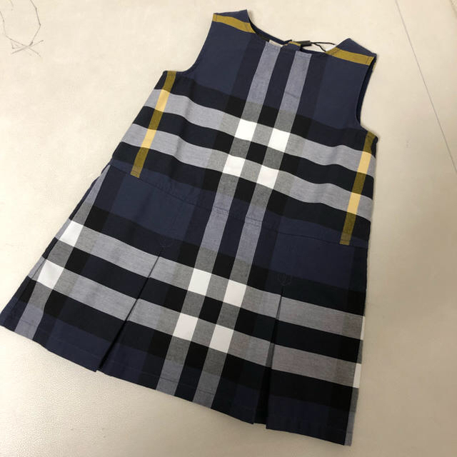 BURBERRY(バーバリー)の【 cherry.k様 ご専用です 】バーバリー ワンピース 4y 新品 キッズ/ベビー/マタニティのキッズ服女の子用(90cm~)(ワンピース)の商品写真