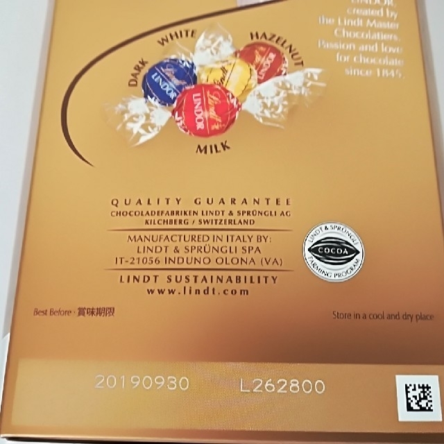 Lindt(リンツ)の4. リンツ チョコレート 4箱 食品/飲料/酒の食品(菓子/デザート)の商品写真