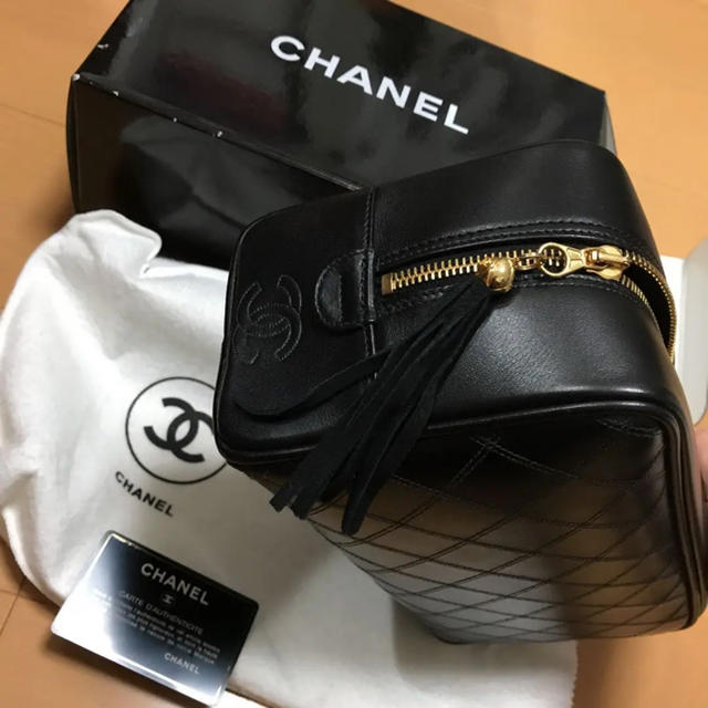 人気ショップ CHANEL - 値下げ!美品☆CHANEL 本革 ポーチ セカンド