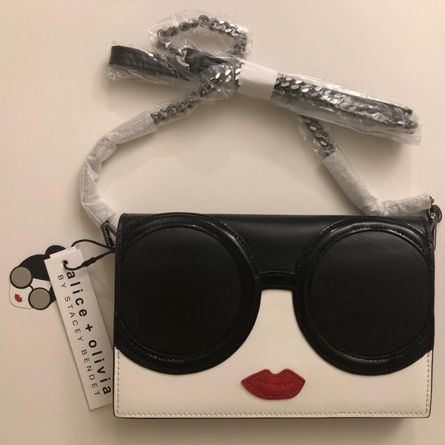 alice + olivia のチェーンウォレット