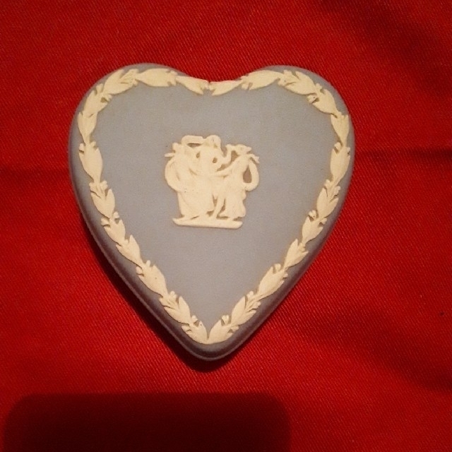 WEDGWOOD(ウェッジウッド)のウェッジウッド☆陶器ケース付きゴールドブレスレット レディースのアクセサリー(ブレスレット/バングル)の商品写真