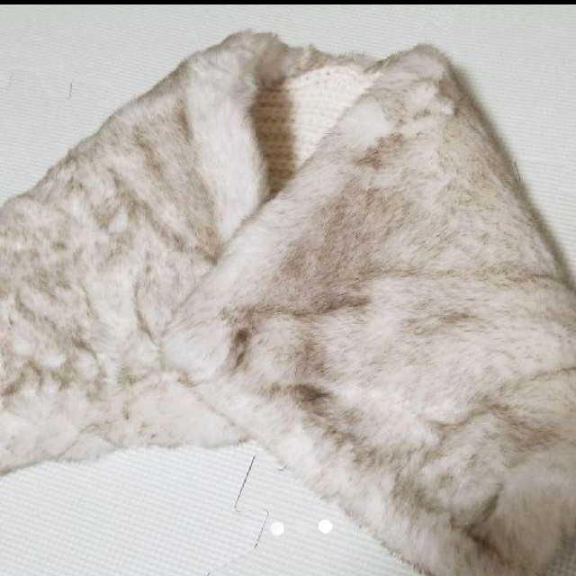 UNIQLO(ユニクロ)のユニクロ　ファー　スヌード　ホワイト レディースのファッション小物(スヌード)の商品写真