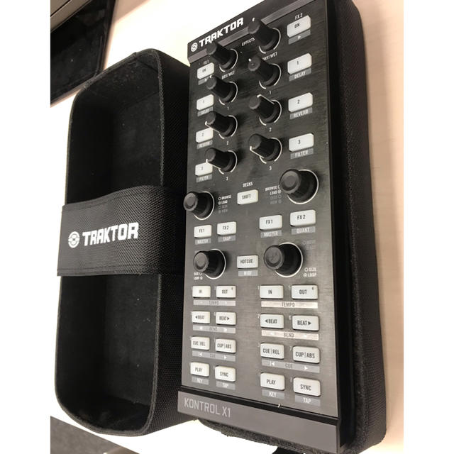 NATIVE INSTRUMENTS TRAKTOR KONTROL X1 楽器のDJ機器(DJコントローラー)の商品写真