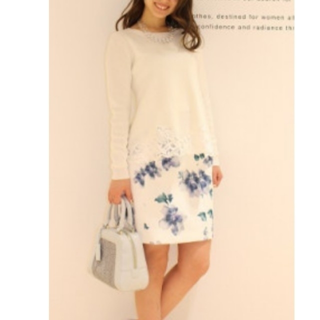JUSGLITTY(ジャスグリッティー)のぼかし花プリントスカート レディースのスカート(ミニスカート)の商品写真