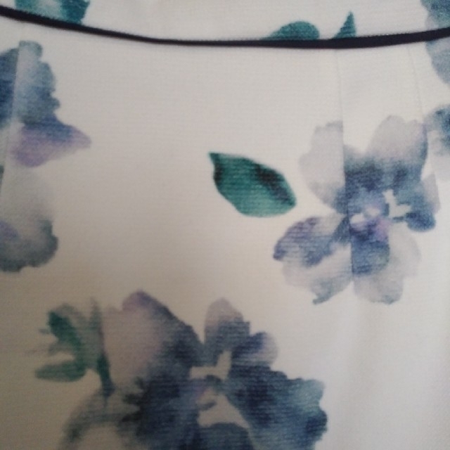 JUSGLITTY(ジャスグリッティー)のぼかし花プリントスカート レディースのスカート(ミニスカート)の商品写真