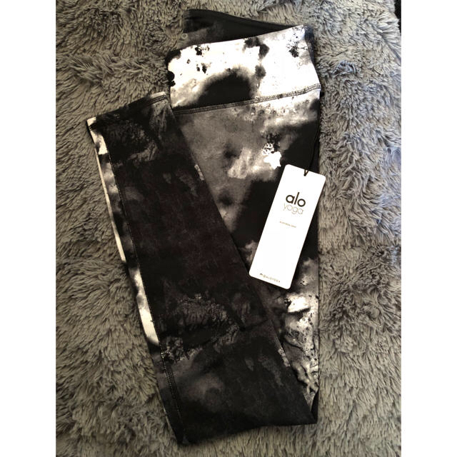 alo yoga leggings  ヨガレギンス 新品未使用レッグウェア