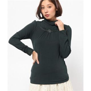 アクシーズファム(axes femme)のaxes femme♡袖モチーフ付きタートルネックカットソー ダークグリーン(カットソー(長袖/七分))