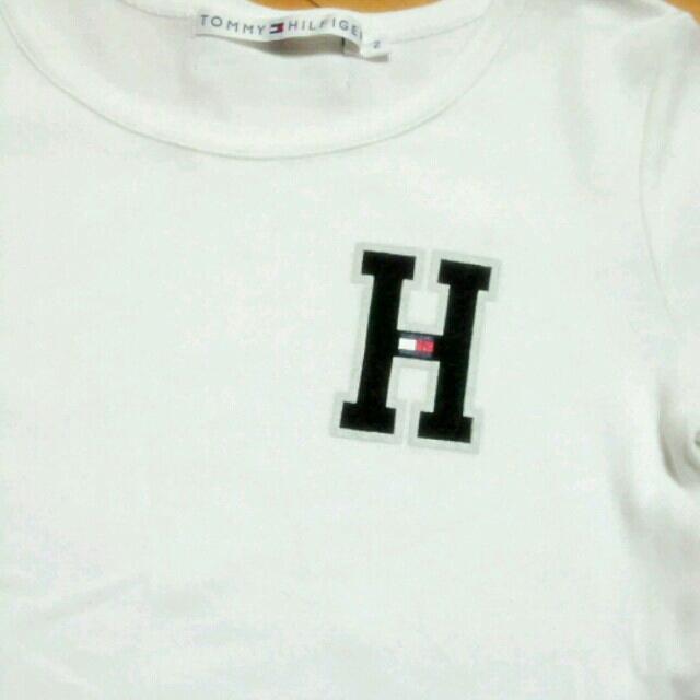 TOMMY HILFIGER(トミーヒルフィガー)のホワイト♡ティーシャツ レディースのトップス(Tシャツ(半袖/袖なし))の商品写真