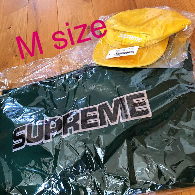 Supreme(シュプリーム)の18aw⭐️supremeパーカー👍新品未開封 メンズのトップス(パーカー)の商品写真